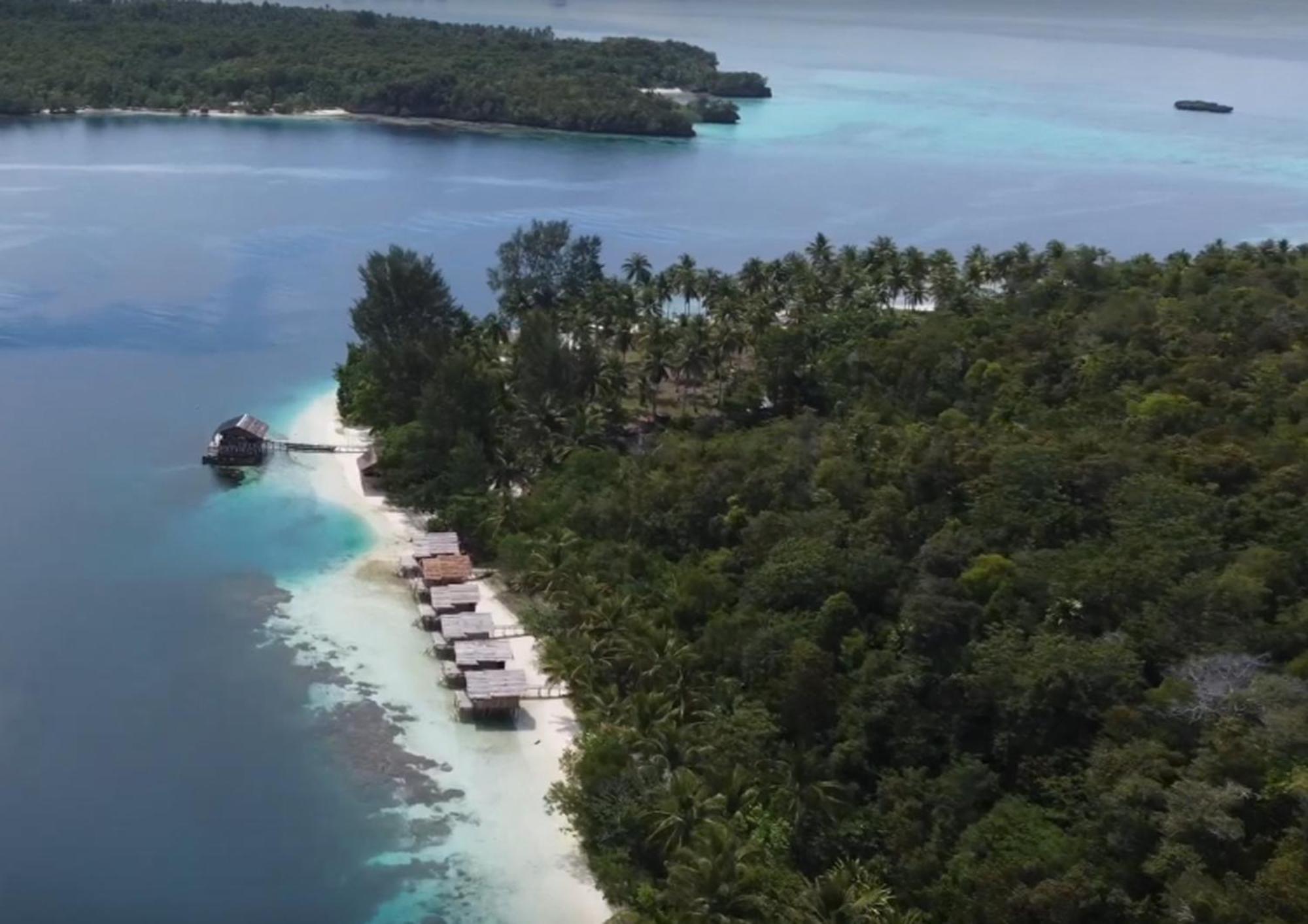 Meos Ambower Homestay Raja Ampat Fam Exterior photo