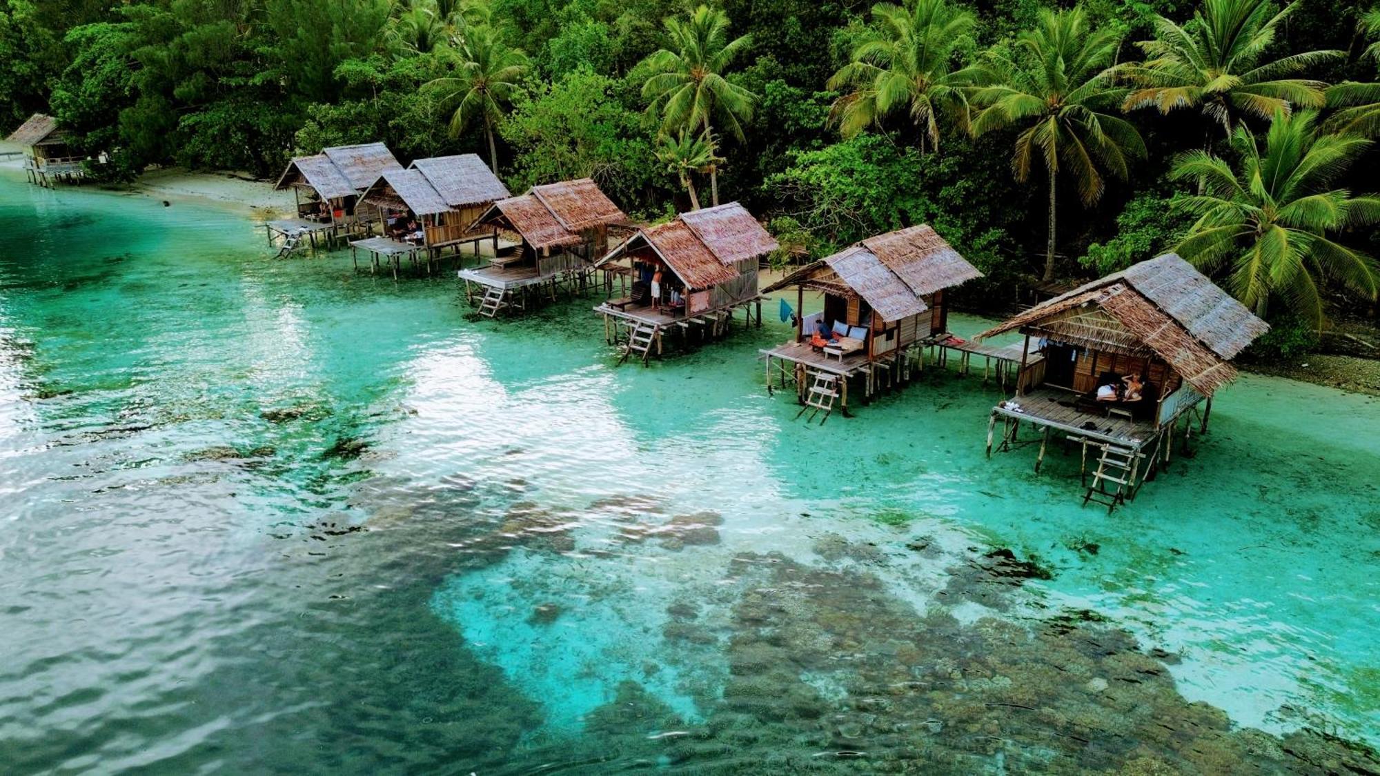 Meos Ambower Homestay Raja Ampat Fam Exterior photo