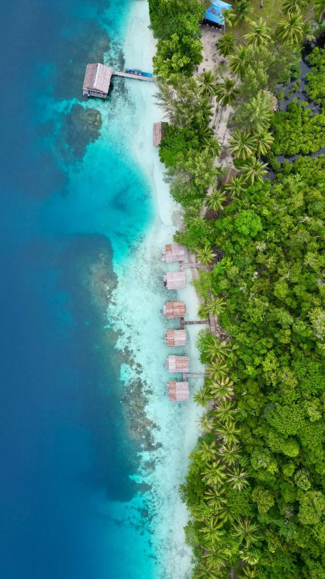 Meos Ambower Homestay Raja Ampat Fam Exterior photo