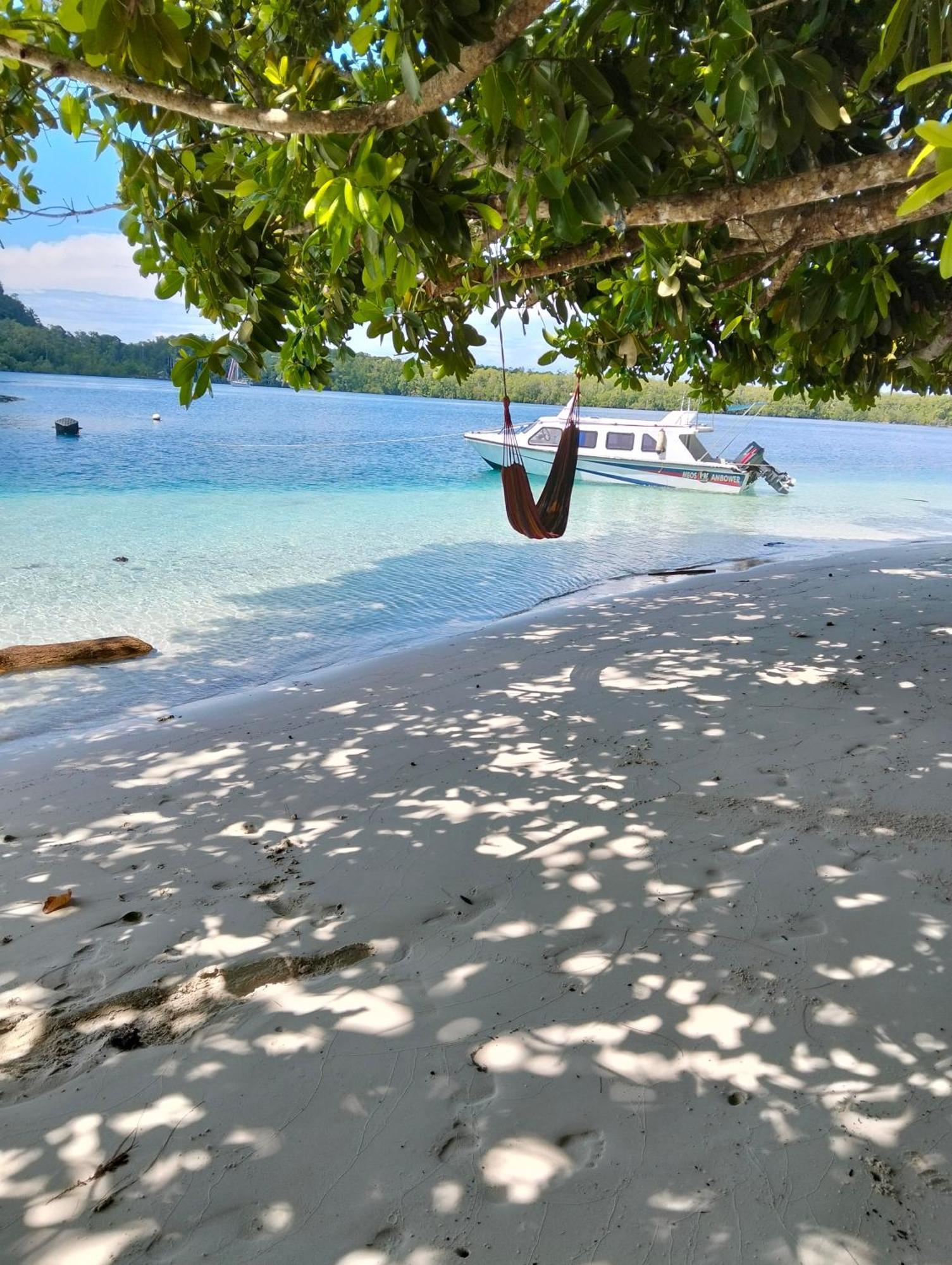 Meos Ambower Homestay Raja Ampat Fam Exterior photo