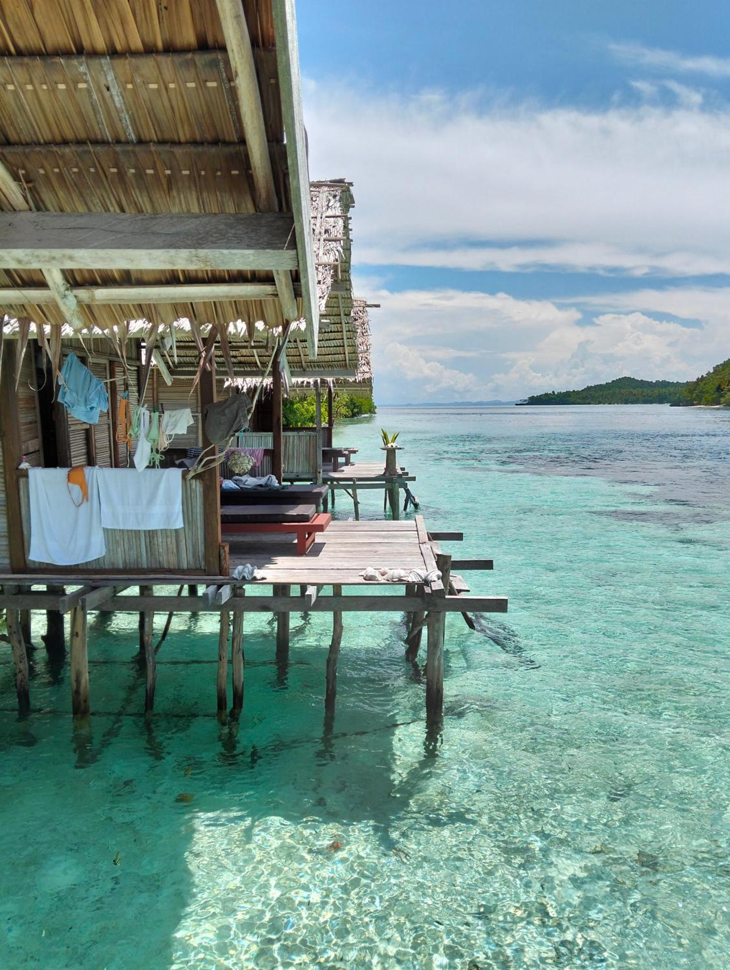 Meos Ambower Homestay Raja Ampat Fam Exterior photo