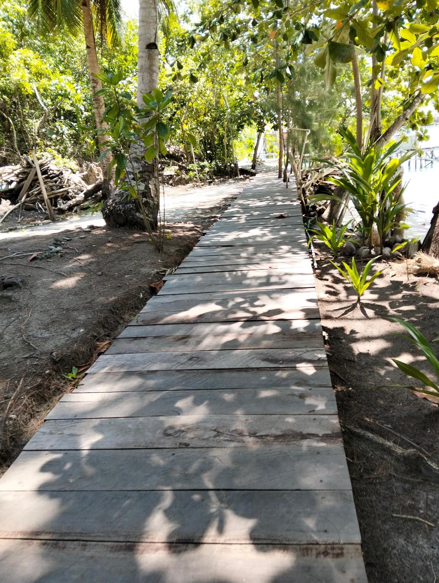 Meos Ambower Homestay Raja Ampat Fam Exterior photo